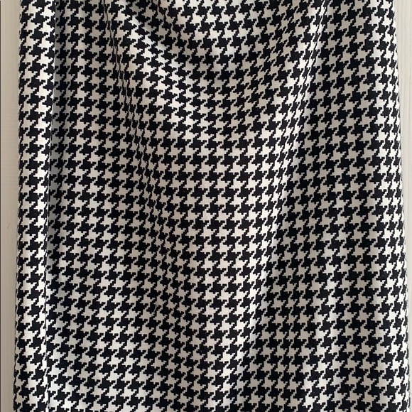 White/Black Skirt - Picture 2 of 2